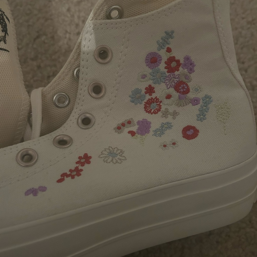 Flower Converse - Picture 2 of 5